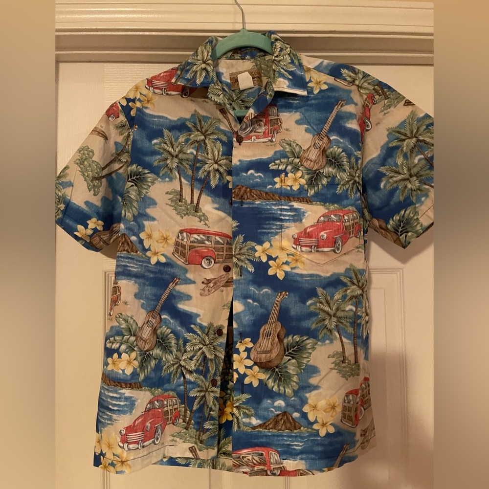 Blue Hawaii Hawaiian Island short sleeved men’s shirt. Size Small
